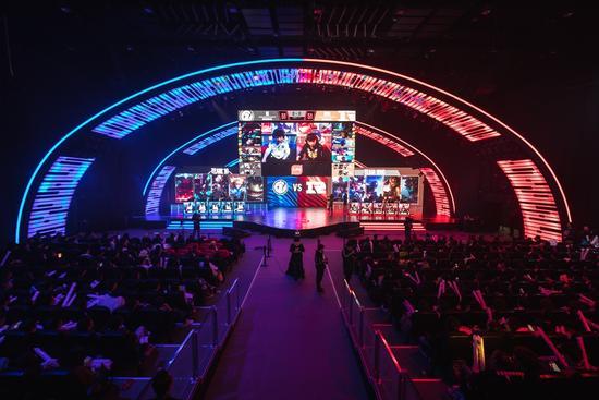 与之形成鲜 与之形成鲜