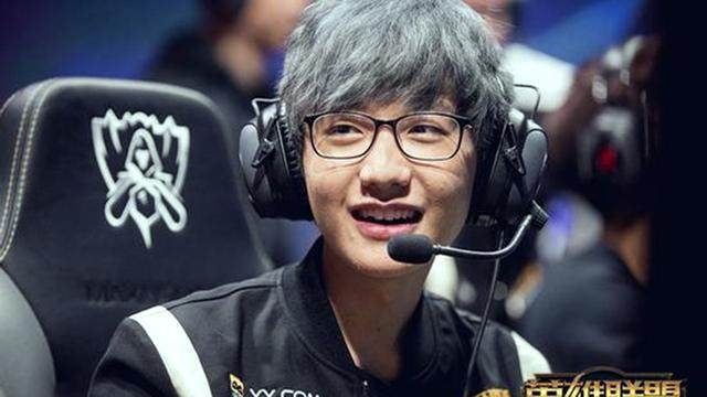 体育官宣：战绩不佳 阿贾克斯主教练卸任